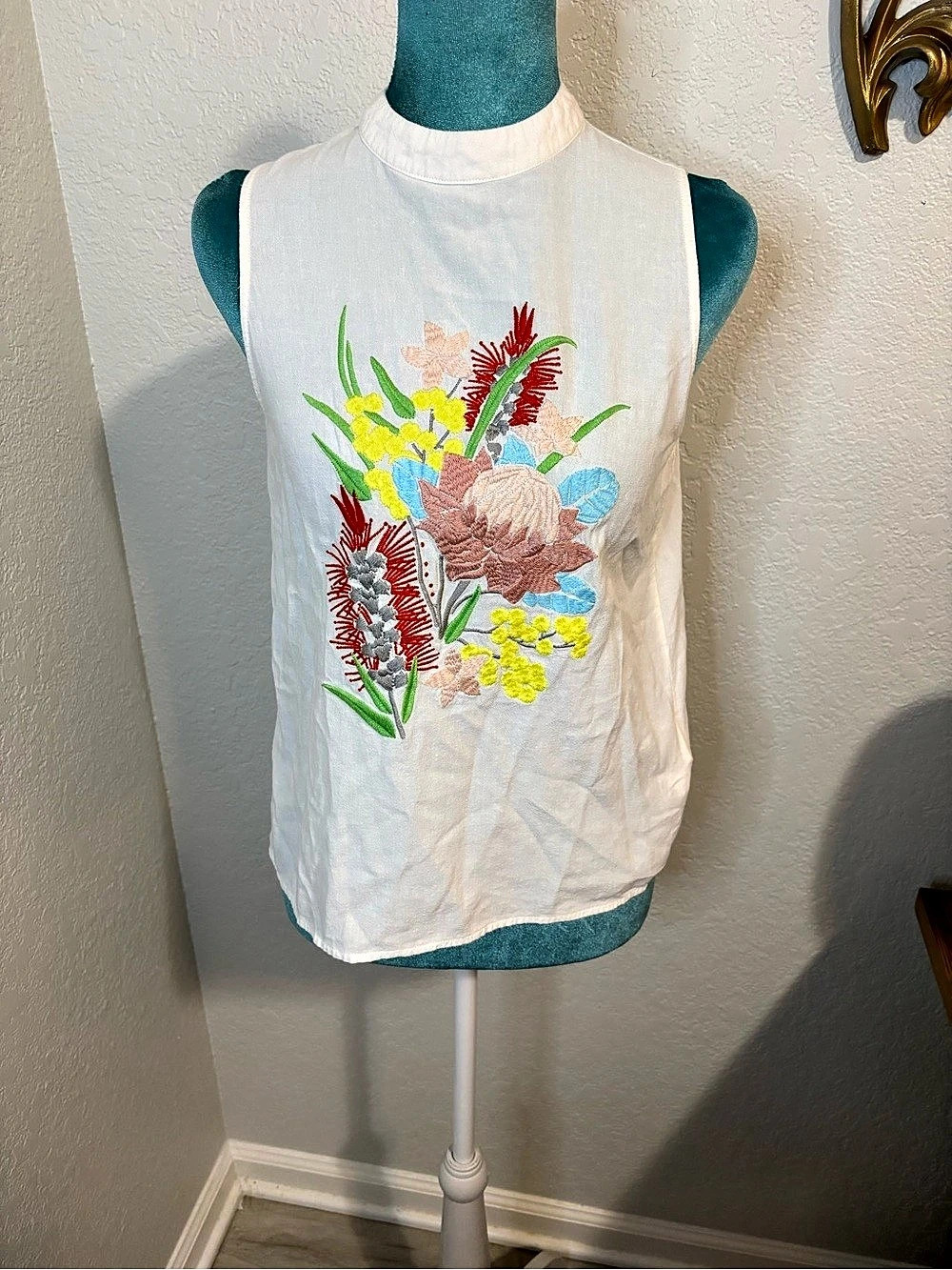 MINKPINK Santorini Embroidered Cami White & Red XS